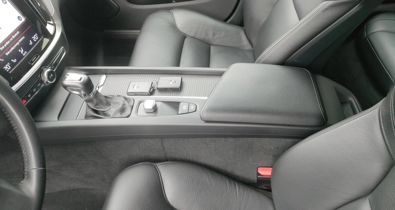 Volvo V60 cena 98277 przebieg: 133000, rok produkcji 2018 z Międzyrzecz małe 742